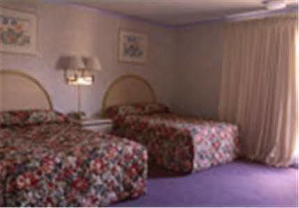 Hometown Inn North Hills San Fernando Exterior photo